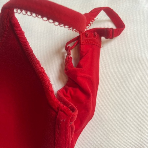 Victoria's Secret Red Underwire T-Shirt Bra - Picture 8 of 8